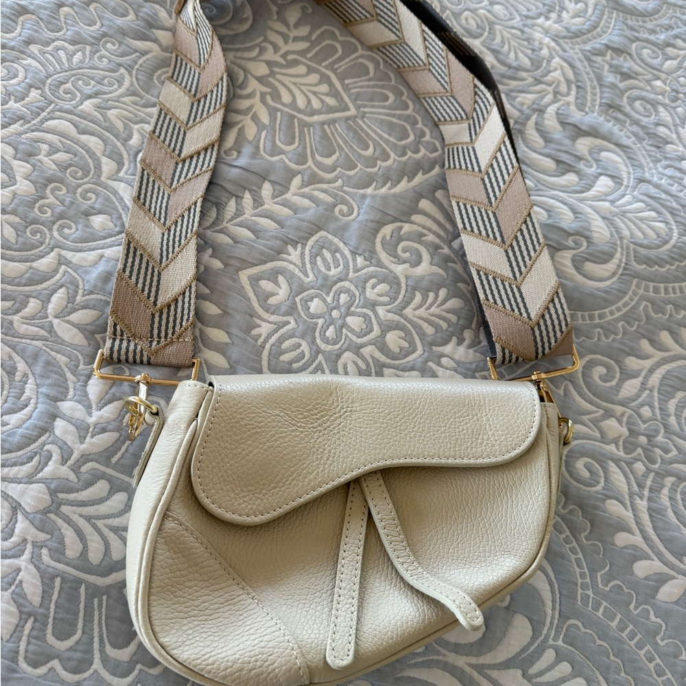 ❤️Stylish Cream Leather shoulder or cross body bag! Adjustable strap!